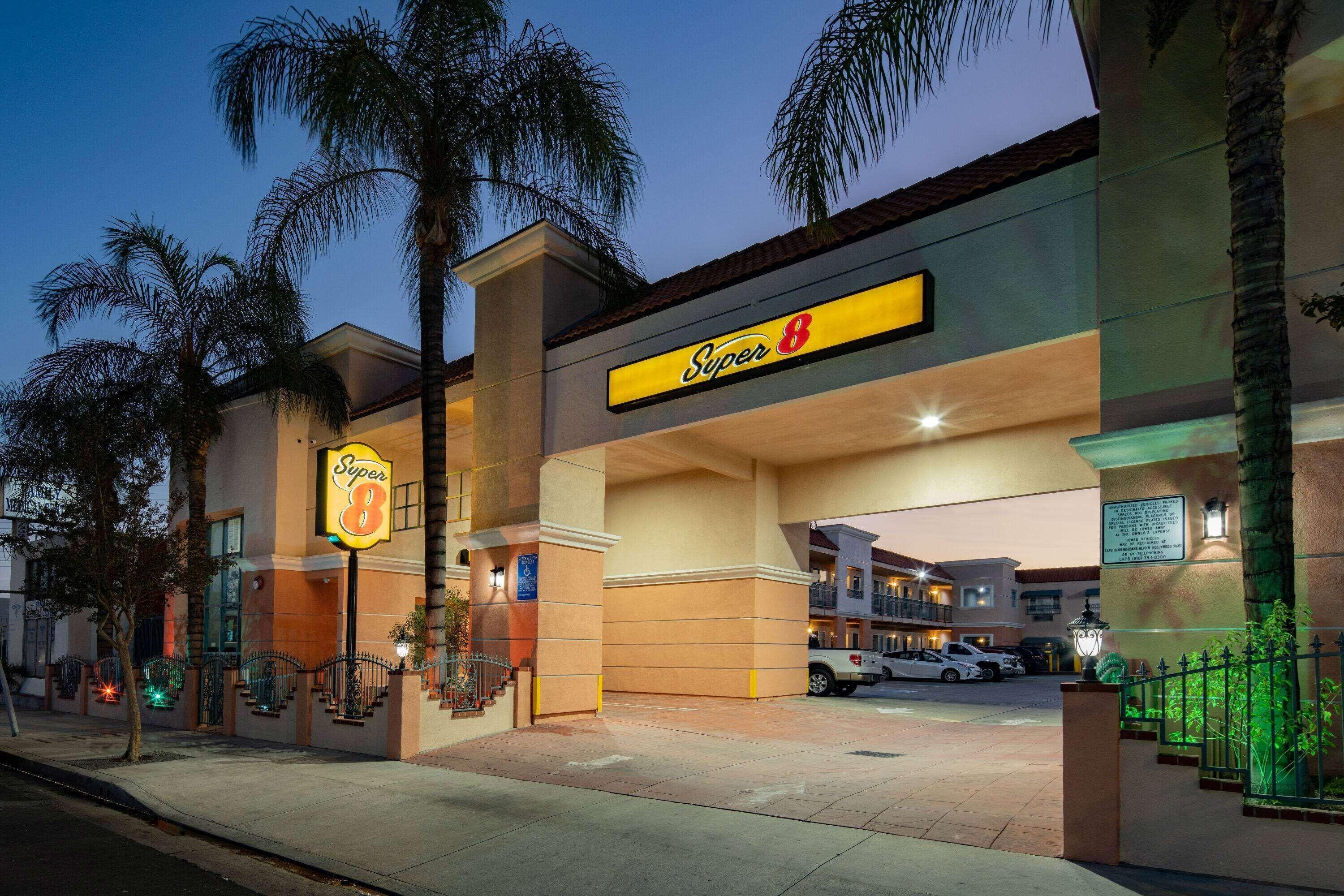Super 8 By Wyndham North Hollywood — Photos 1